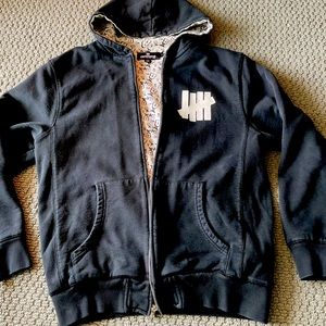 Preowned undefeated U man hoodie. Size large. Heavy material.